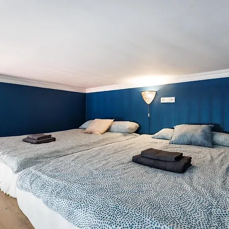 Wawel Castle View - City Center Suite - By Upstairs-3